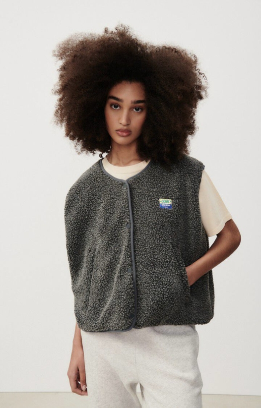 22-HOK16BE25-ANTHCH-MODEL-1-large