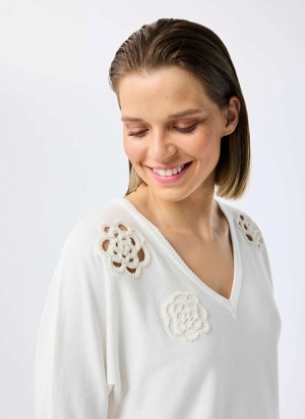233476_01_je704white