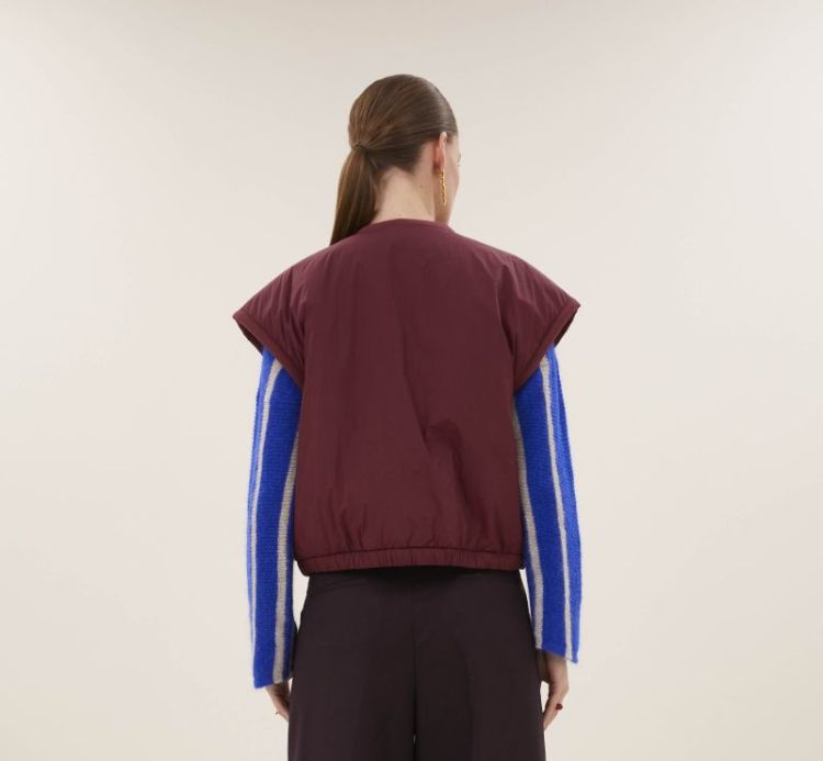 GIO SLEEVELESS JACKET 325 wine