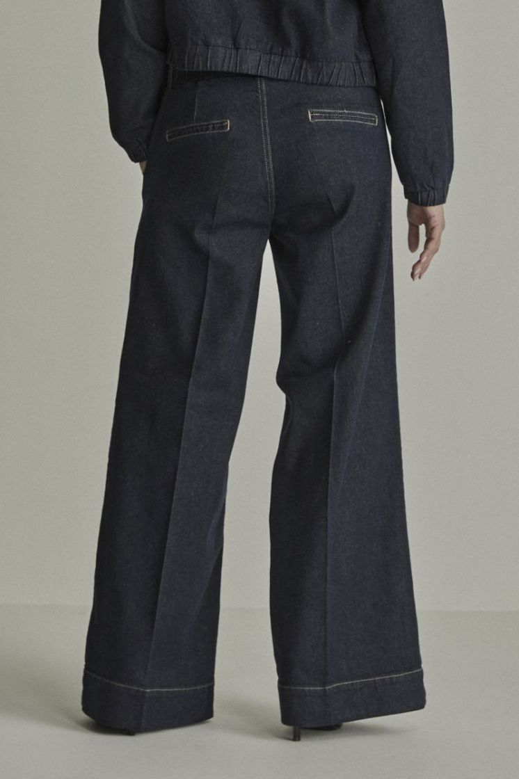 LIZZY D156 - Indigo B