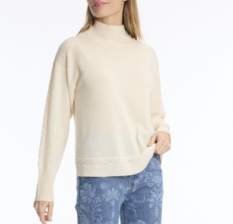 NH859 off white